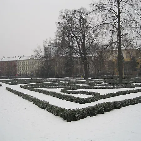 赫拉夫纳舒适公寓 科希策